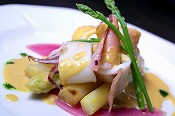 Sauteed white asparagus and squid with Rishiri sea urchin sauce